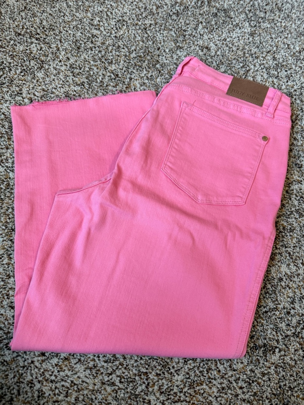 Judy Blue Vibrant Bubblegum Pink Cropped Jeans